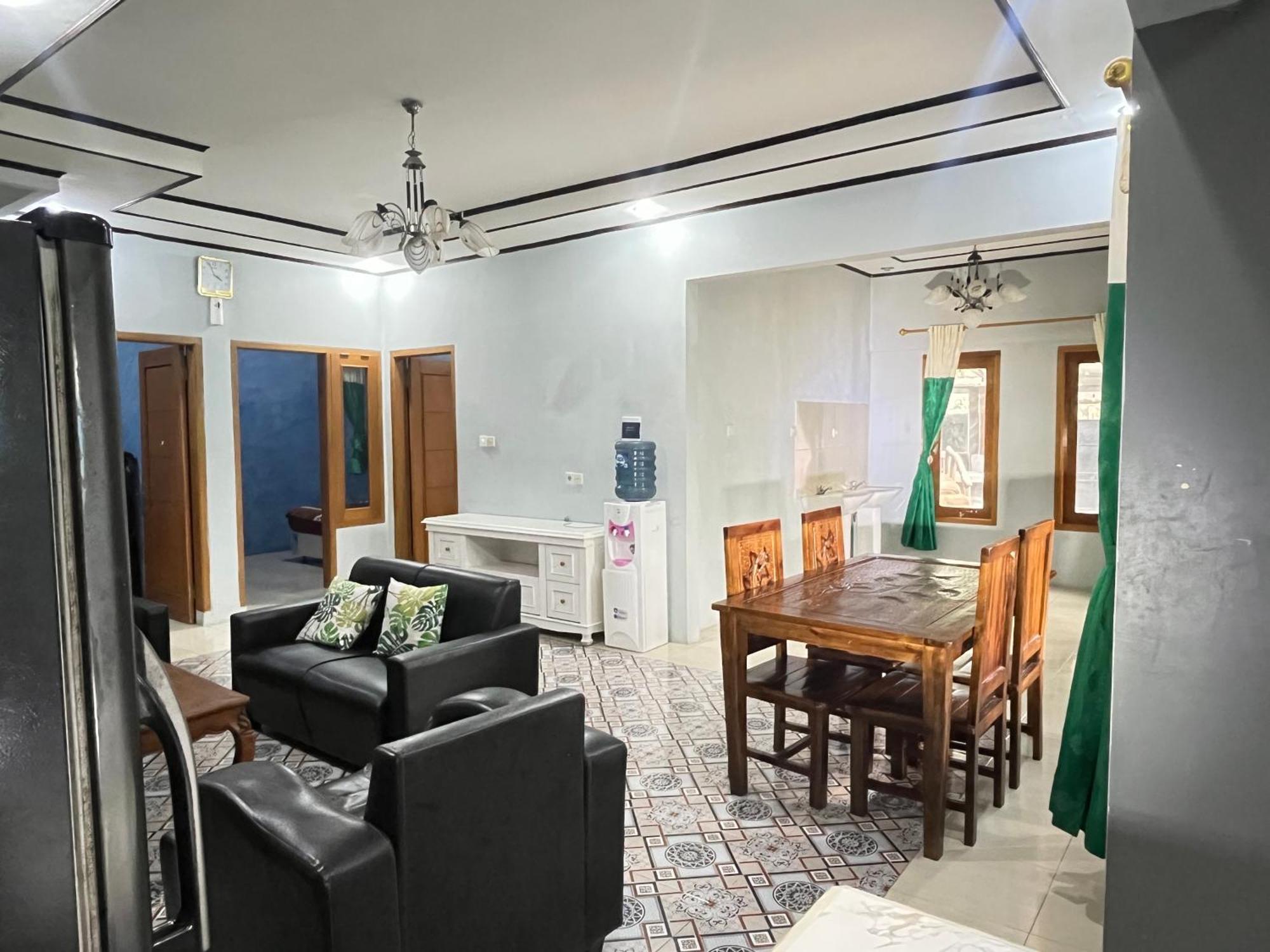 Villa Mutiara Citra Puncak Bu Eva Sampal Экстерьер фото